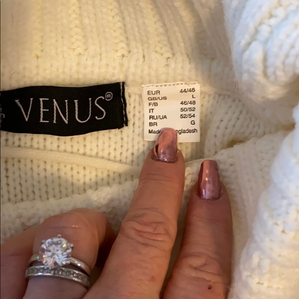 Sweater - Picture 2 of 4